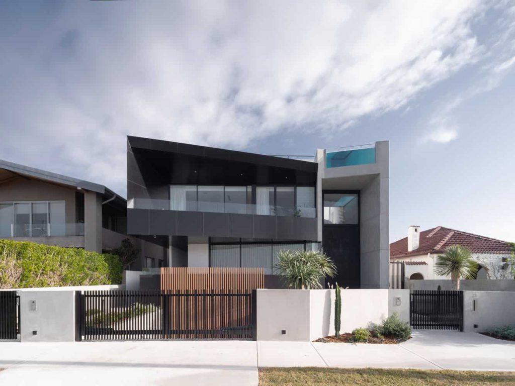 Glass Swimming Pools: Elevating Luxury Home Design